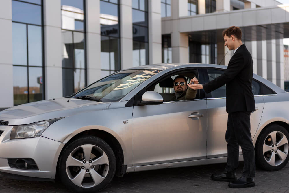 Explore how professional chauffeur rides compare with traditional taxis in terms of service quality, pricing, and convenience across New York for travelers.